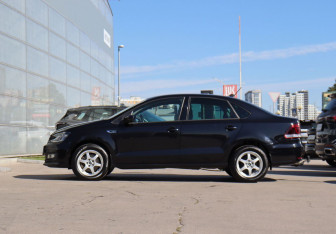 Подержанный автомобиль Volkswagen Polo Sedan 2018 года (8 фото)