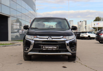 Подержанный автомобиль Mitsubishi Outlander 2015 года (2 фото)