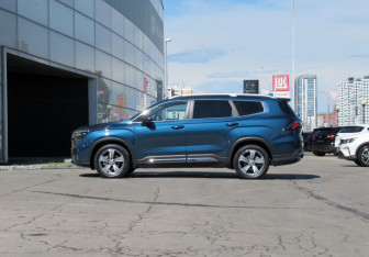Подержанный автомобиль Geely Okavango 2023 года (8 фото)