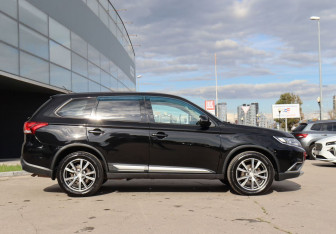 Подержанный автомобиль Mitsubishi Outlander 2015 года (4 фото)