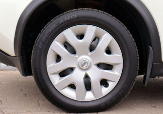 Подержанный автомобиль Nissan Juke 2013 года (9 фото)