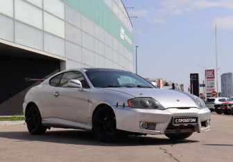 Подержанный автомобиль Hyundai Tuscani 2003 года (3 фото)