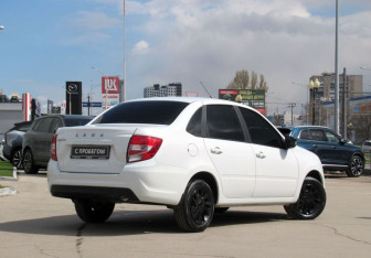 Подержанный автомобиль LADA (ВАЗ) Granta Sedan 2023 года (5 фото)