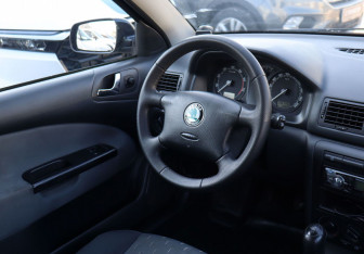 Подержанный автомобиль Skoda Octavia Liftback 2007 года (14 фото)