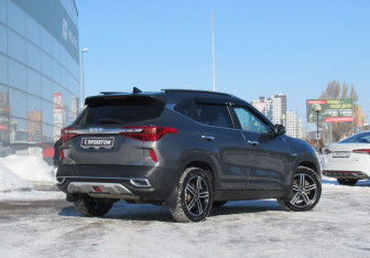 Подержанный автомобиль Kia Seltos 2022 года (5 фото)