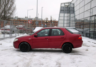Подержанный автомобиль Fiat Albea 2007 года (8 фото)