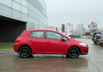 Подержанный автомобиль Toyota Auris Hatchback 2008 года (4 фото)