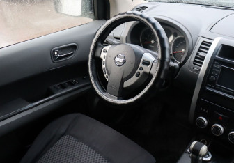 Подержанный автомобиль Nissan X-Trail 2008 года (12 фото)
