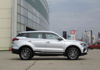 Подержанный автомобиль Geely Atlas Pro 2022 года (4 фото)