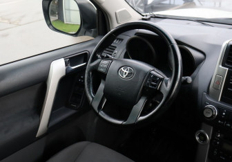 Подержанный автомобиль Toyota Land Cruiser Prado 2012 года (18 фото)