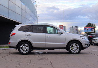 Подержанный автомобиль Hyundai Santa Fe 2011 года (4 фото)