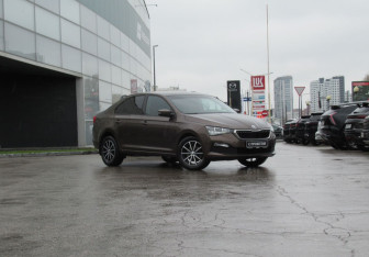 Подержанный автомобиль Skoda Rapid Liftback 2021 года (3 фото)