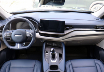 Подержанный автомобиль Haval F7 2024 года (13 фото)