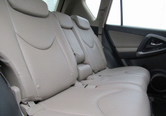 Подержанный автомобиль Toyota RAV4 2008 года (21 фото)