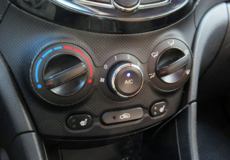 Подержанный автомобиль Hyundai Solaris Sedan 2013 года (15 фото)