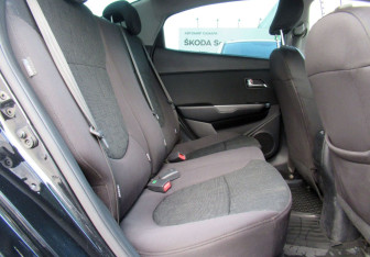 Подержанный автомобиль Kia Rio Sedan 2016 года (11 фото)