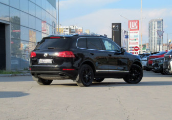 Подержанный автомобиль Volkswagen Touareg 2012 года (5 фото)