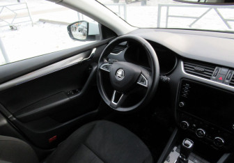 Подержанный автомобиль Skoda Octavia Liftback 2018 года (17 фото)