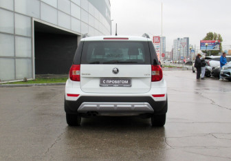 Подержанный автомобиль Skoda Yeti 2015 года (6 фото)