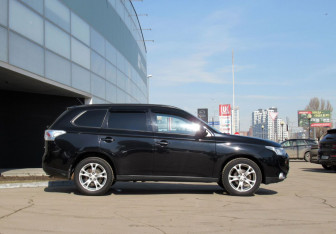 Подержанный автомобиль Mitsubishi Outlander 2012 года (4 фото)