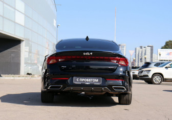 Подержанный автомобиль Kia K5 2021 года (6 фото)