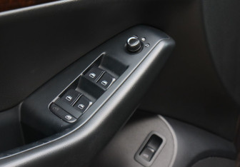Подержанный автомобиль Audi Q5 2010 года (18 фото)