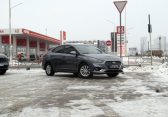 Подержанный автомобиль Hyundai Solaris Sedan 2017 года (3 фото)