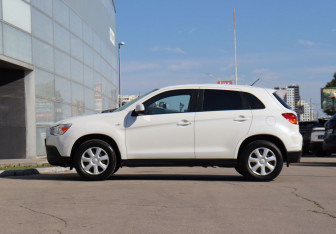 Подержанный автомобиль Mitsubishi ASX 2012 года (8 фото)