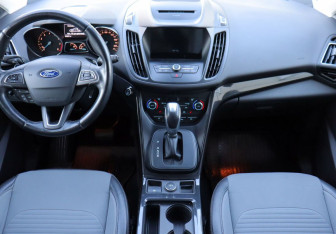 Подержанный автомобиль Ford Kuga 2016 года (13 фото)