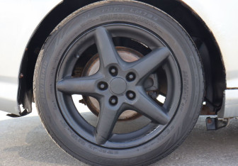 Подержанный автомобиль Hyundai Tuscani 2003 года (9 фото)