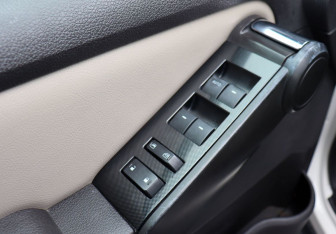 Подержанный автомобиль Ford Explorer 2008 года (18 фото)