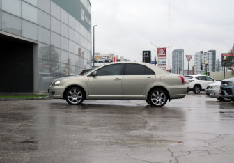 Подержанный автомобиль Toyota Avensis Sedan 2008 года (8 фото)