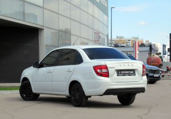 Подержанный автомобиль LADA (ВАЗ) Granta Sedan 2023 года (7 фото)