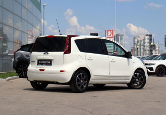 Подержанный автомобиль Nissan Note 2013 года (5 фото)