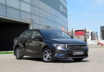 Подержанный автомобиль Geely Emgrand 2023 года (3 фото)