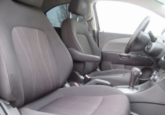 Подержанный автомобиль Chevrolet Aveo Sedan 2013 года (16 фото)