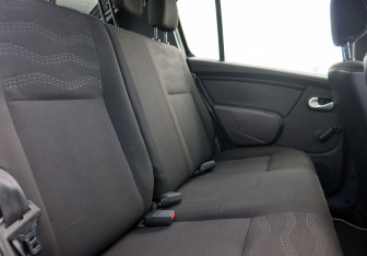 Подержанный автомобиль Renault Sandero 2011 года (18 фото)