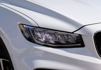 Подержанный автомобиль Geely Atlas Pro 2023 года (10 фото)