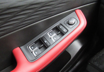 Подержанный автомобиль Geely Coolray 2023 года (13 фото)