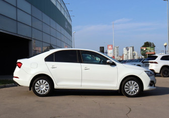 Подержанный автомобиль Skoda Rapid Liftback 2021 года (4 фото)