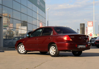 Подержанный автомобиль Kia Spectra Sedan 2008 года (7 фото)
