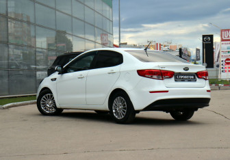 Подержанный автомобиль Kia Rio Sedan 2015 года (7 фото)