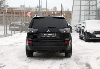 Подержанный автомобиль Mitsubishi Outlander 2008 года (6 фото)