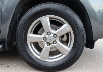 Подержанный автомобиль Toyota RAV4 2012 года (9 фото)