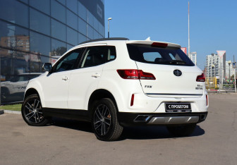 Подержанный автомобиль FAW Besturn X40 2019 года (7 фото)