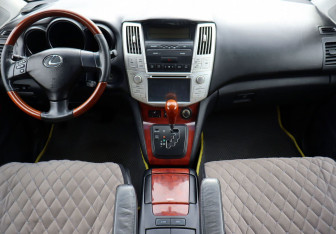 Подержанный автомобиль Lexus RX 2003 года (13 фото)