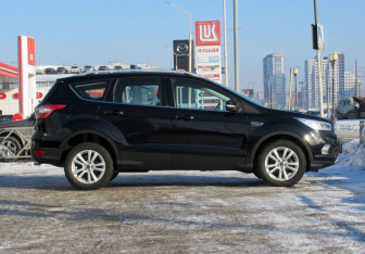 Подержанный автомобиль Ford Kuga 2018 года (4 фото)