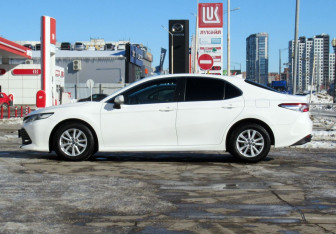 Подержанный автомобиль Toyota Camry Sedan 2018 года (8 фото)