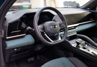 Подержанный автомобиль Geely Monjaro 2024 года (13 фото)