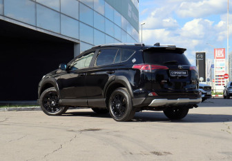 Подержанный автомобиль Toyota RAV4 2018 года (7 фото)